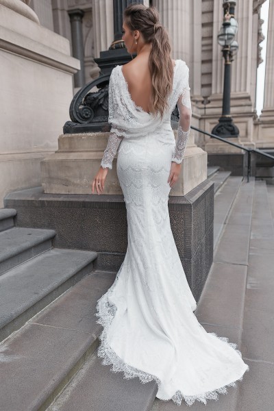Vintage fine lace wedding dress In Melbourne