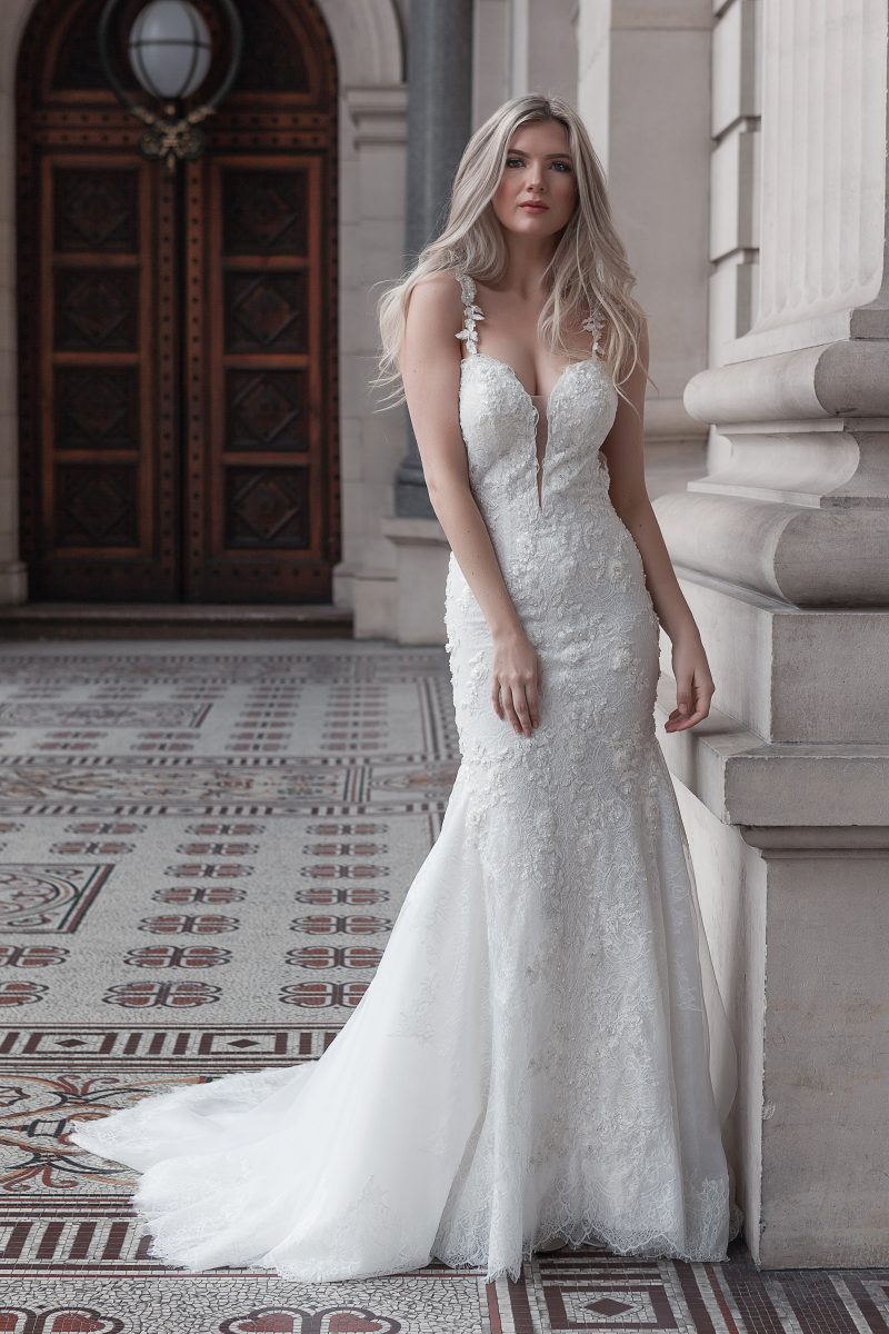 Mermaid gown of exquisite lace Melbourne