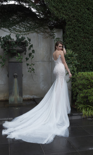 Sample Sale size 8-10 $900 wedding gown with pearls